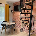 Pod Debami Lodge *