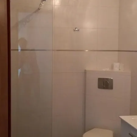 بيت خشبي Pod Debami