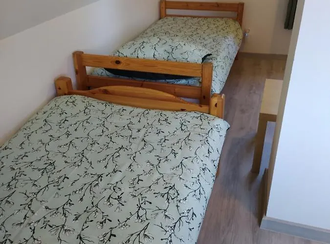 Pod Debami Деревянный коттедж